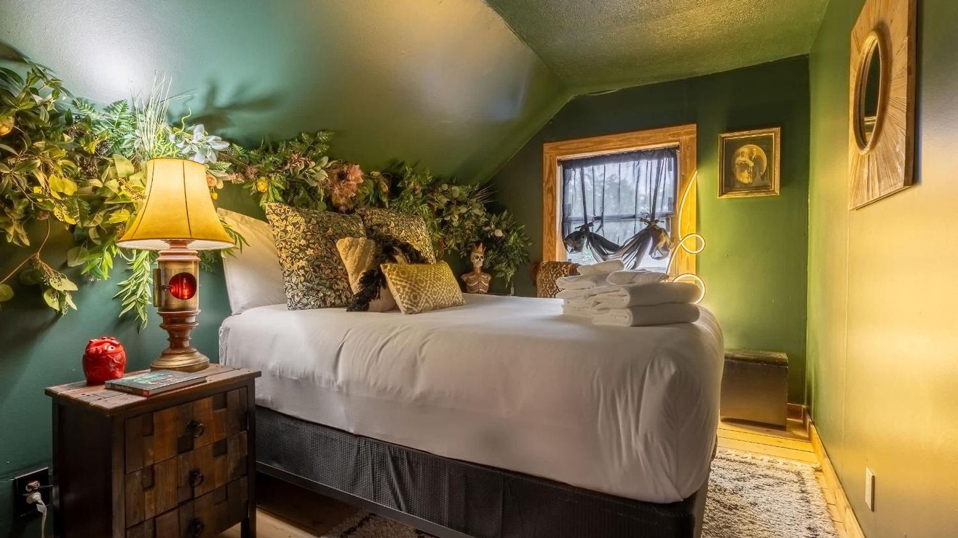 The Magic Cottage- Artsy Escape With Hot Tub & Charm Holiday home