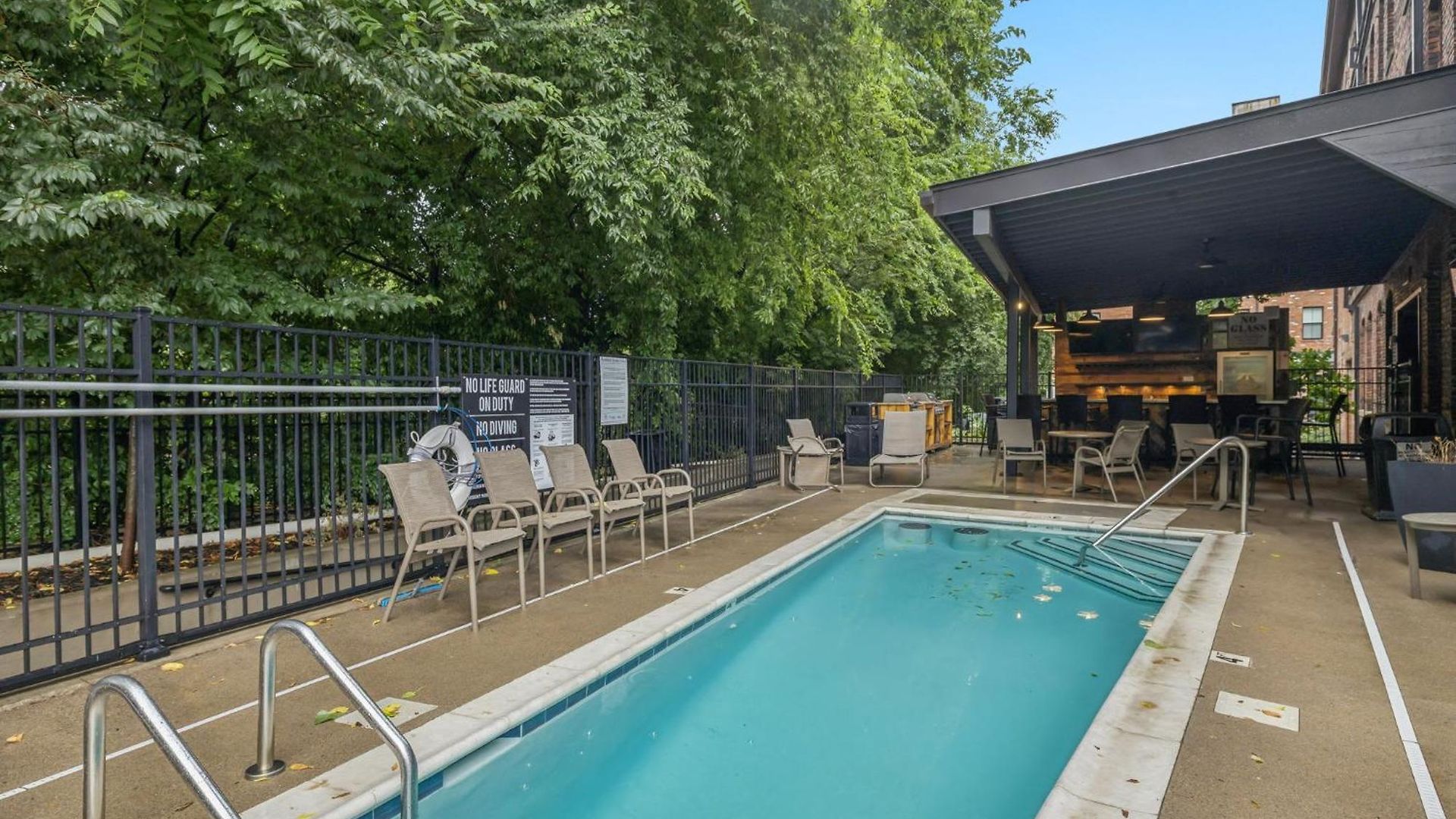 Holiday home Luxury 2br Midtown Near Broadway & Pool