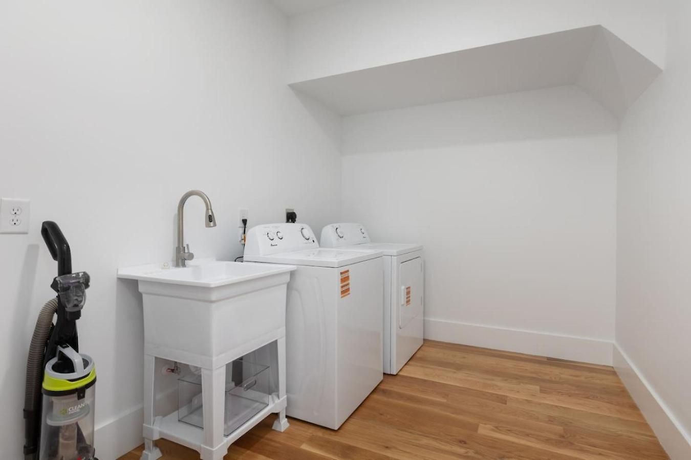 12 South With Rooftop Sauna, Wet Bar, And Two Car Garage Holiday home Nashville