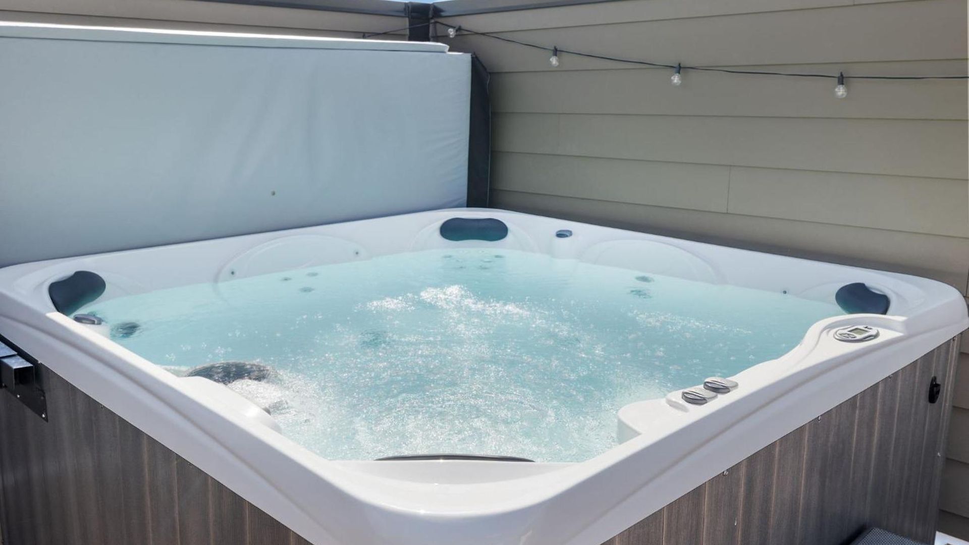 Fancy Townhouse With Rooftop Hot Tub & Fireplace Holiday home Nashville