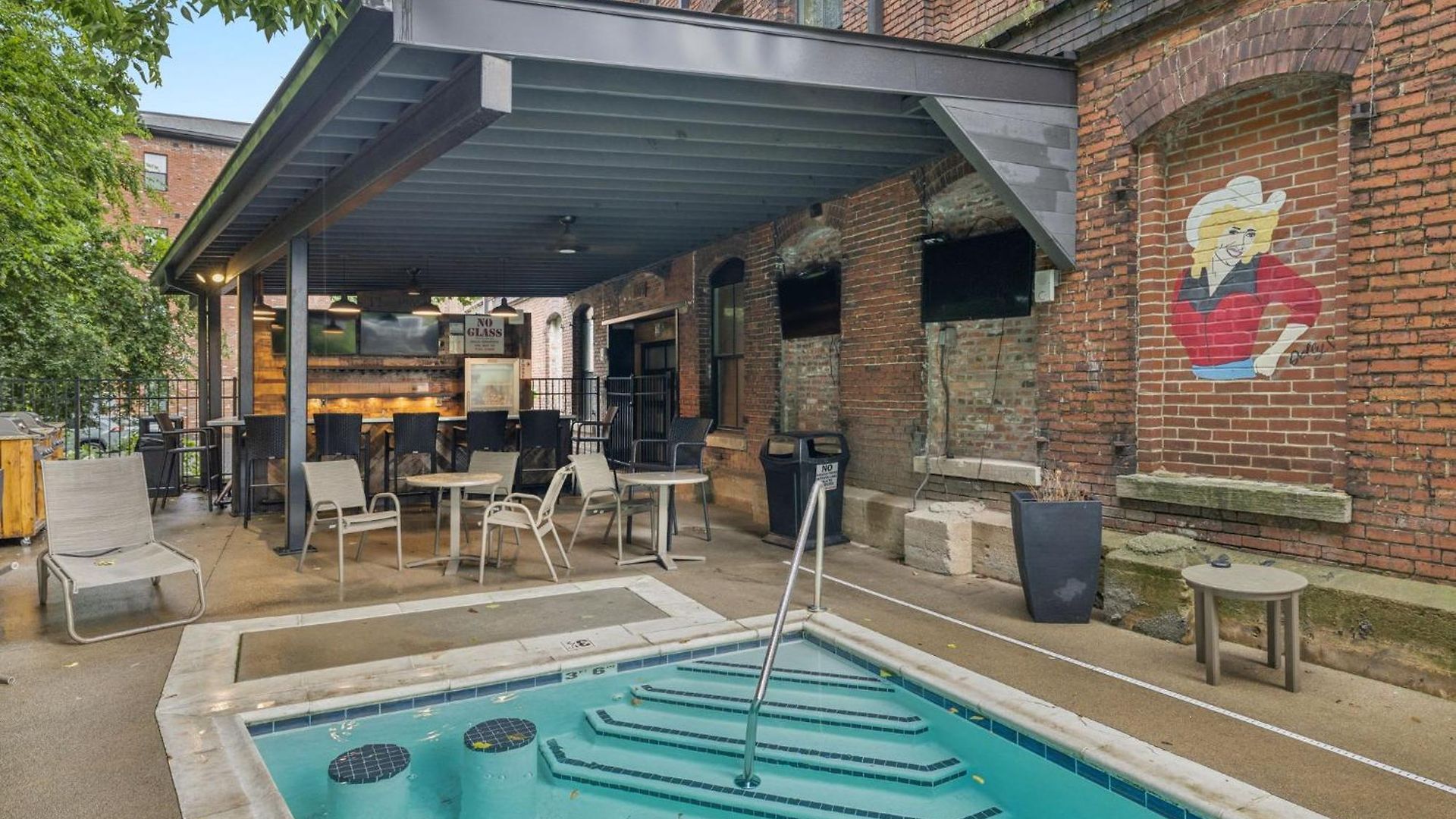 Luxury 2br Midtown Near Broadway & Pool