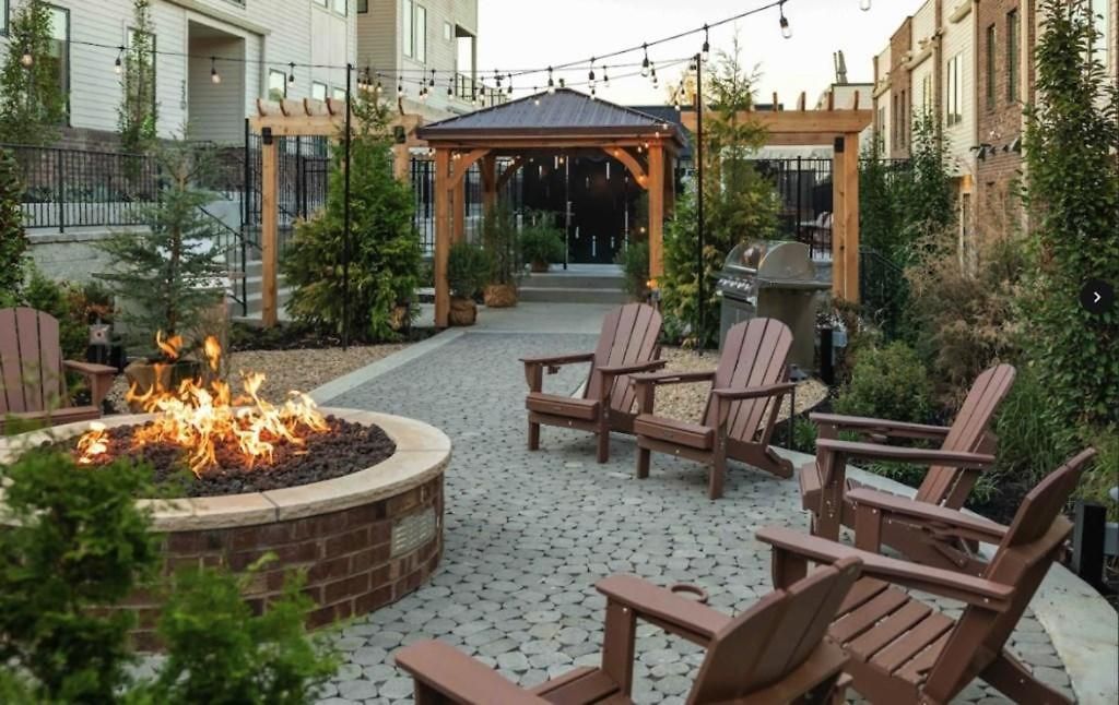 Heated Pool + Hot Tub + Sauna • 7 Min To Broadway