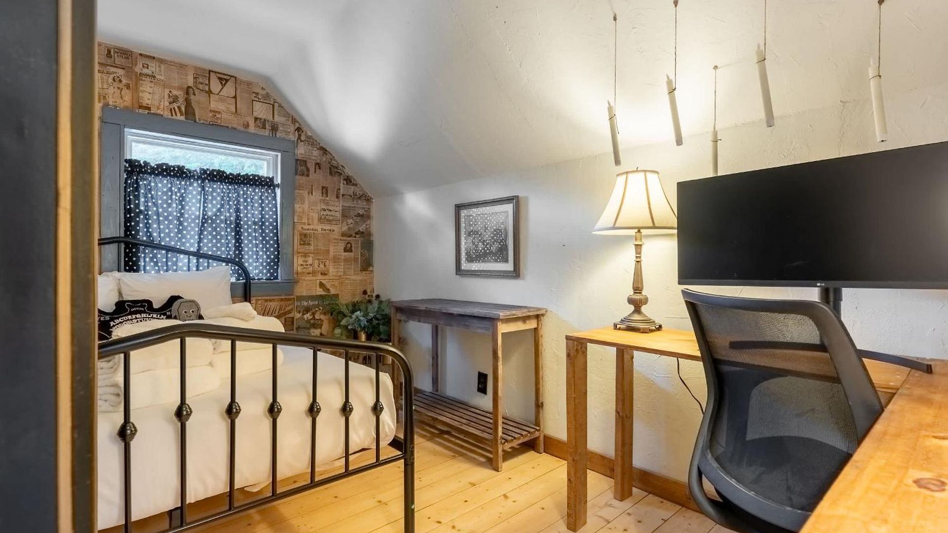 The Magic Cottage- Artsy Escape With Hot Tub & Charm