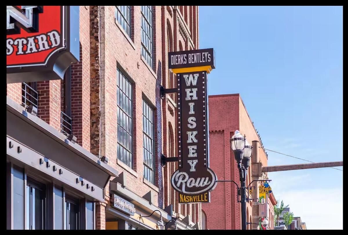 Old School Cool 3br Minutes To Downtown Holiday home