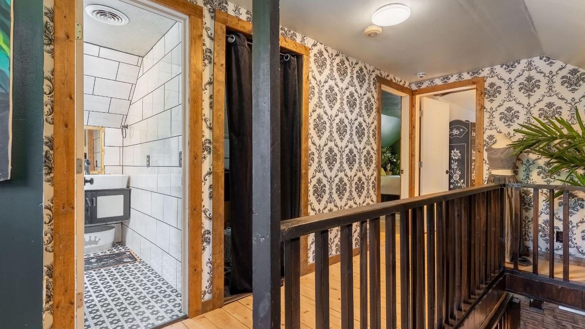 Holiday home The Magic Cottage- Artsy Escape With Hot Tub & Charm *