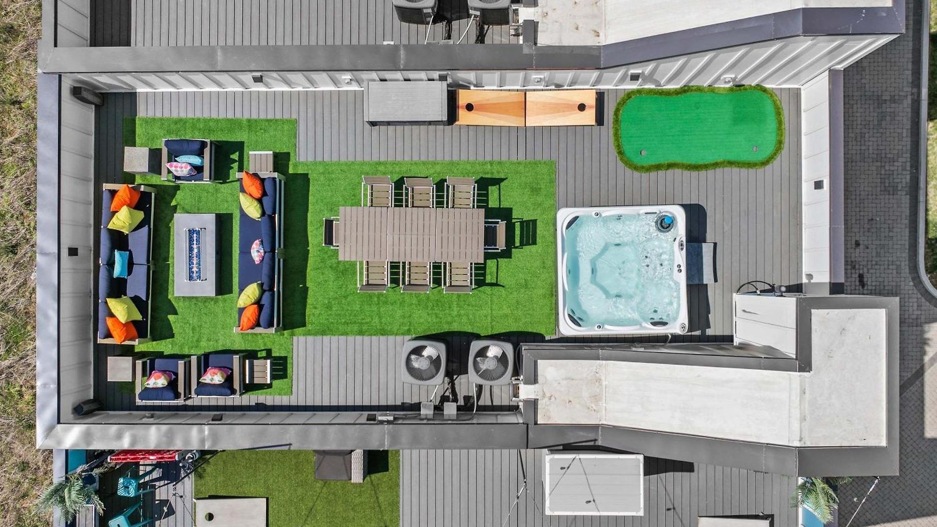 Holiday home Sounds Like Fun- Hot Tub & Rooftop Views *