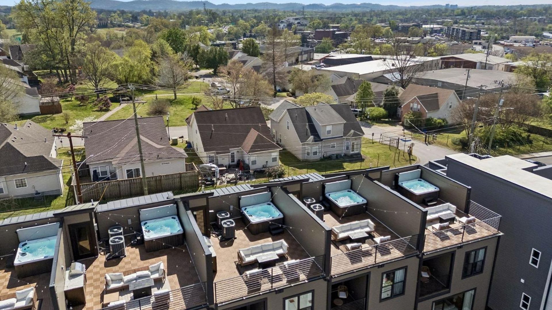 Contemporary Townhome Rooftop Hot Tub & Fireplace Holiday home Nashville