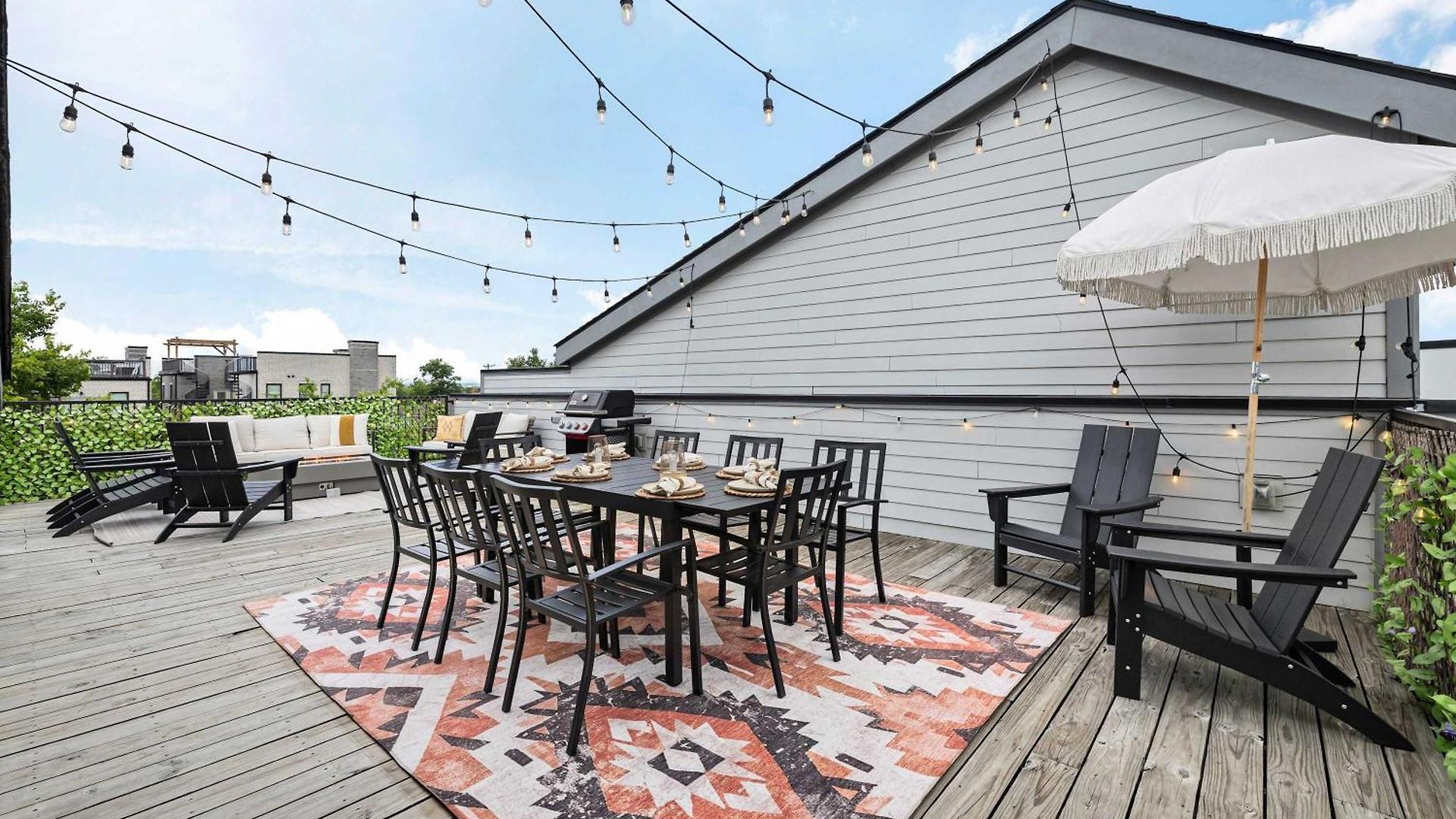 The Velvet Spur - Rooftop Retreat Near Germantown Holiday home