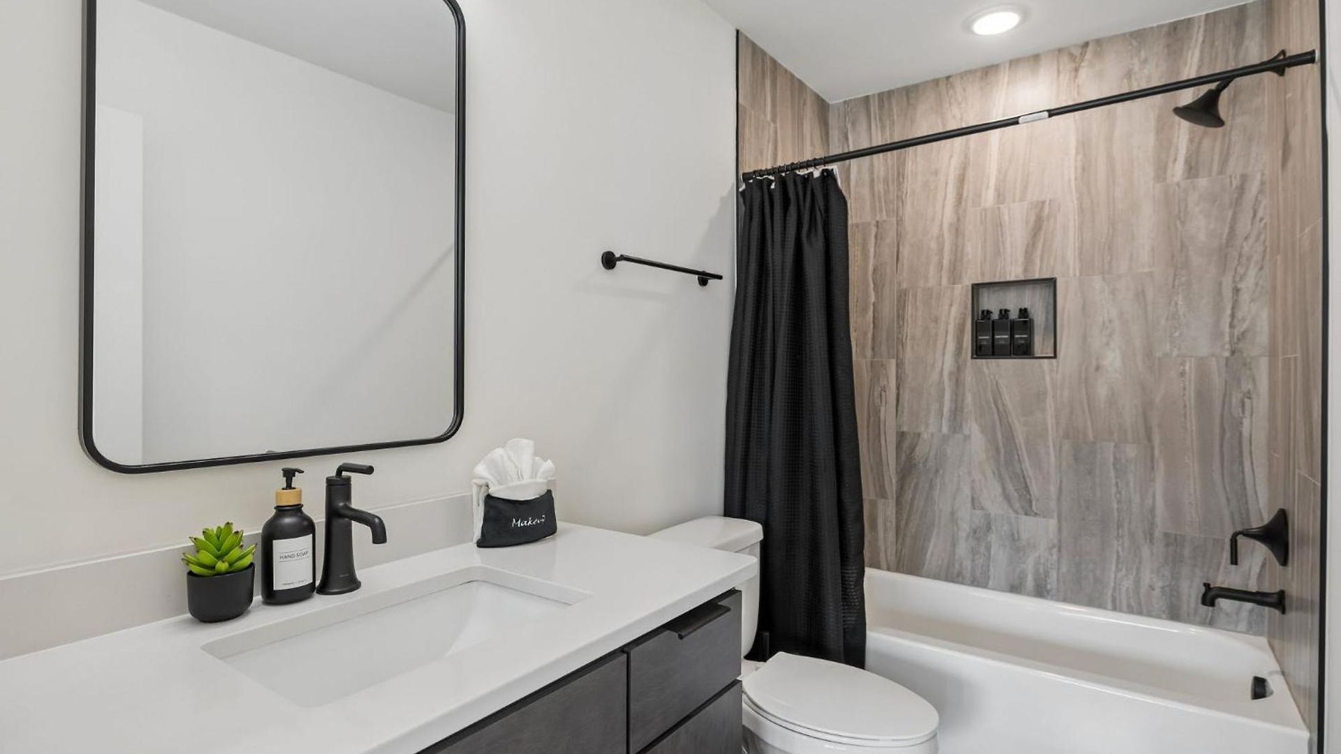 Sleek Trio Townhomes 9br 3 Hot Tubs Holiday home Nashville