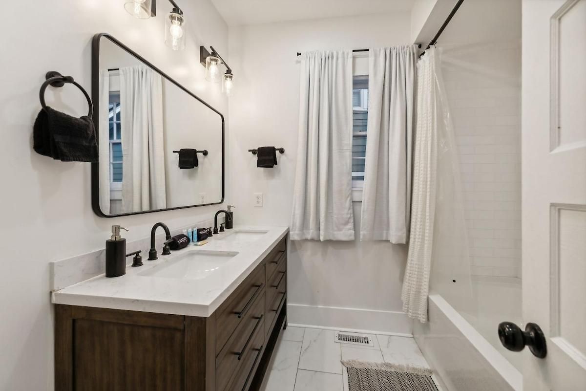 Speakeasy. East Nash. Hot Tub. Mins To Broadway * Nashville