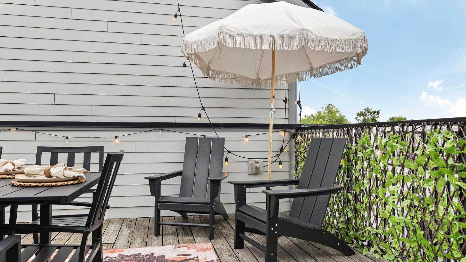 The Velvet Spur - Rooftop Retreat Near Germantown Holiday home