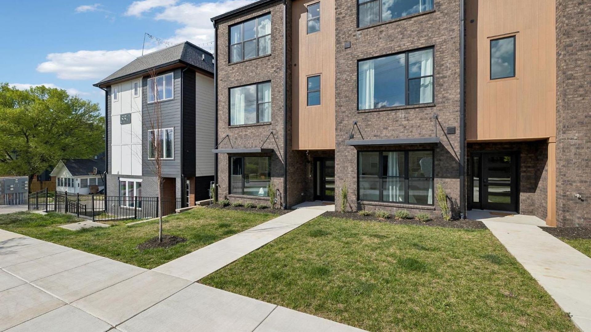 Fancy Townhouse With Rooftop Hot Tub & Fireplace *