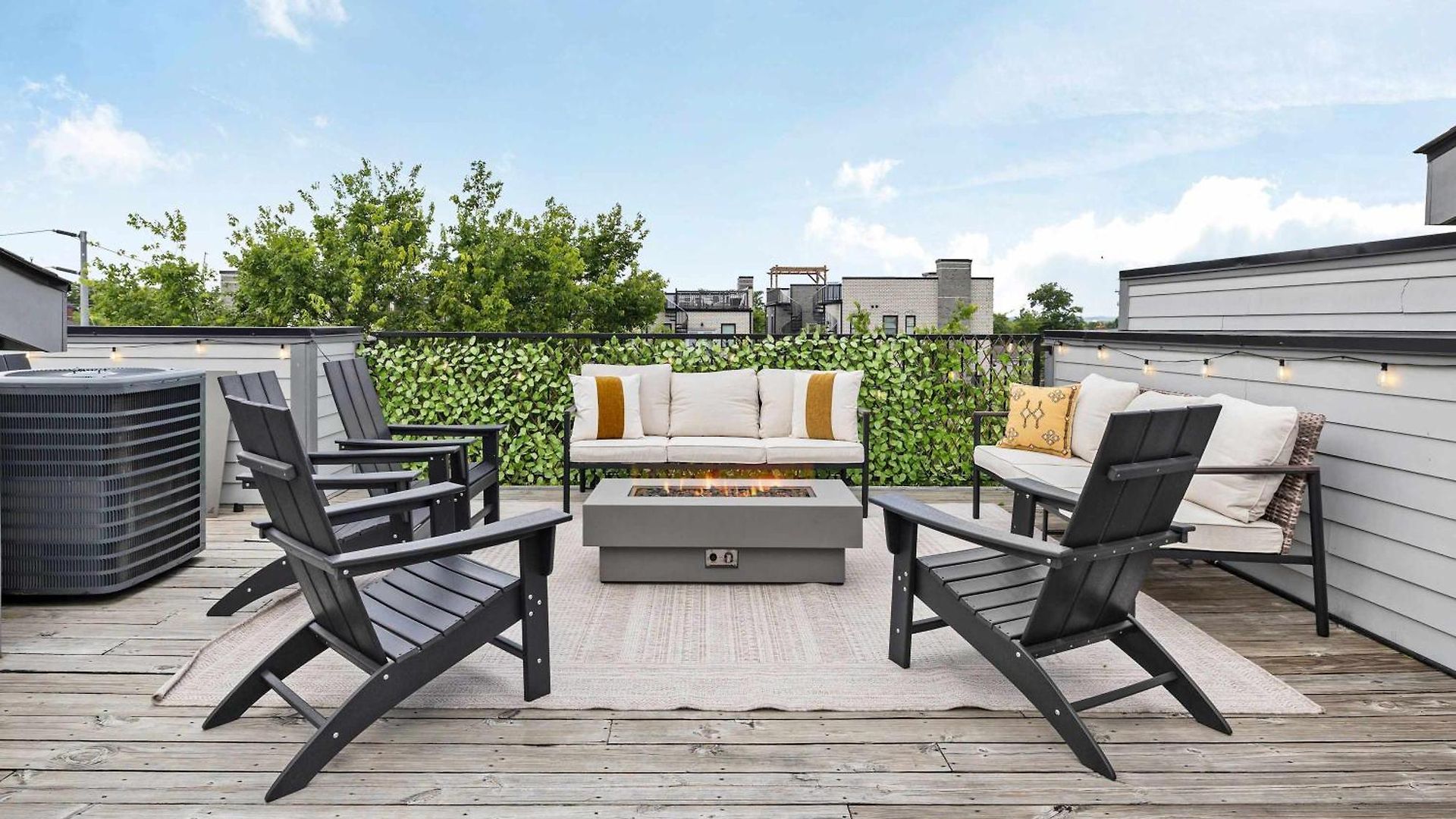 The Velvet Spur - Rooftop Retreat Near Germantown Holiday home *