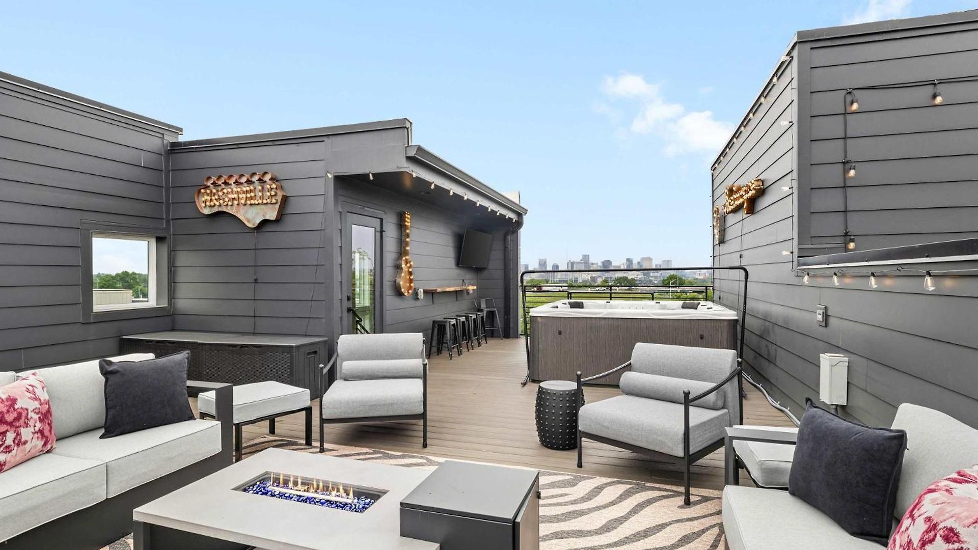 Rooftop Oasis - Hot Tub Views Nashville