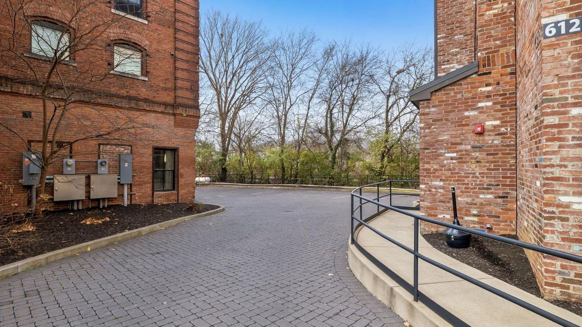 Holiday home Luxury 2br Midtown Near Broadway & Pool *