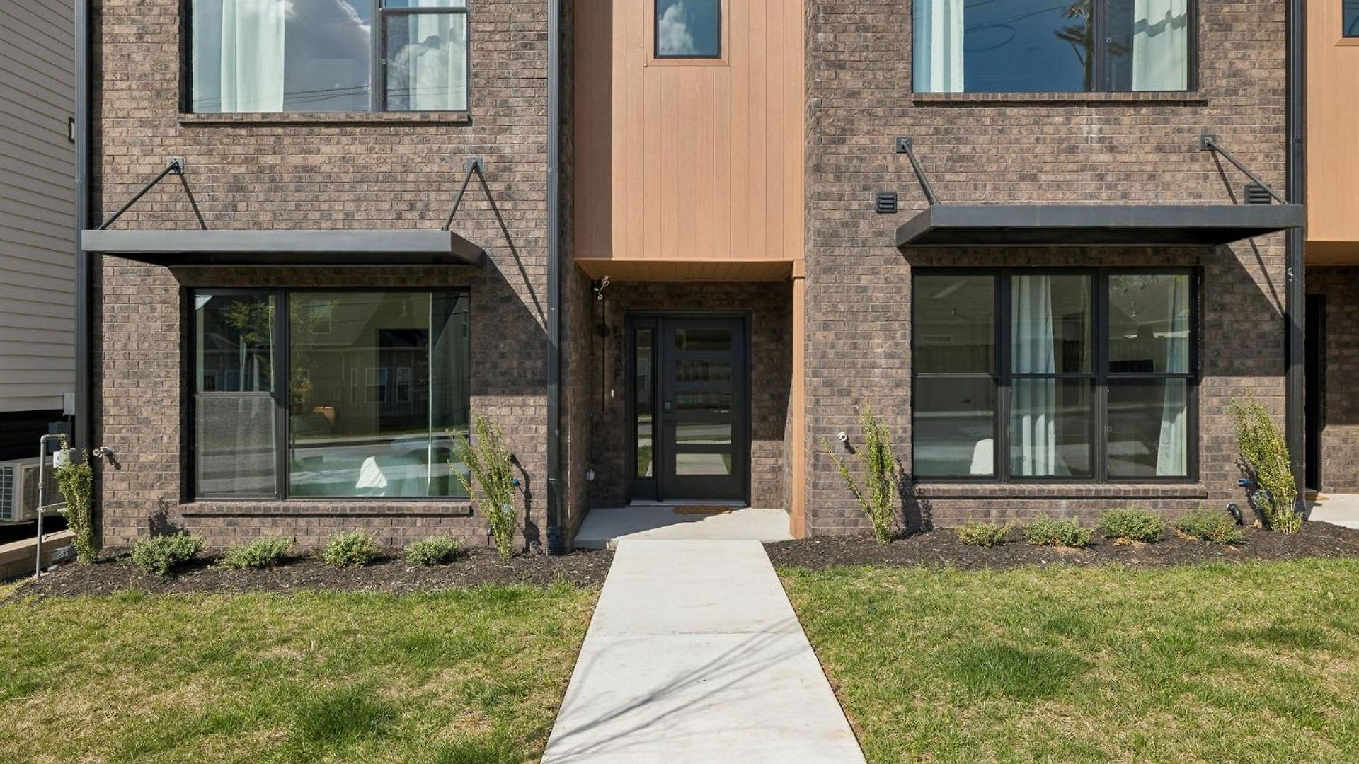 Fancy Townhouse With Rooftop Hot Tub & Fireplace Holiday home *