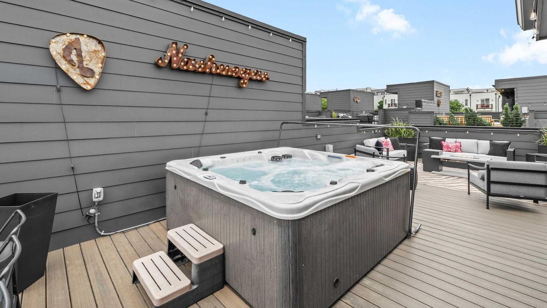 Rooftop Oasis - Hot Tub Views Nashville