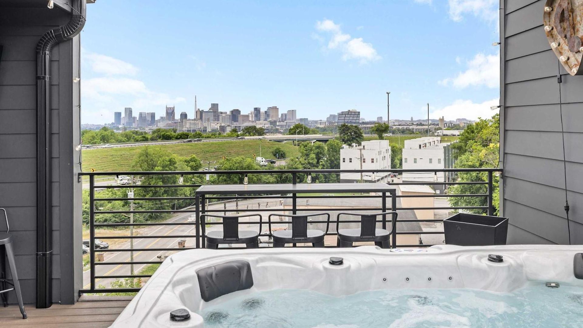 Rooftop Oasis - Hot Tub Views Holiday home