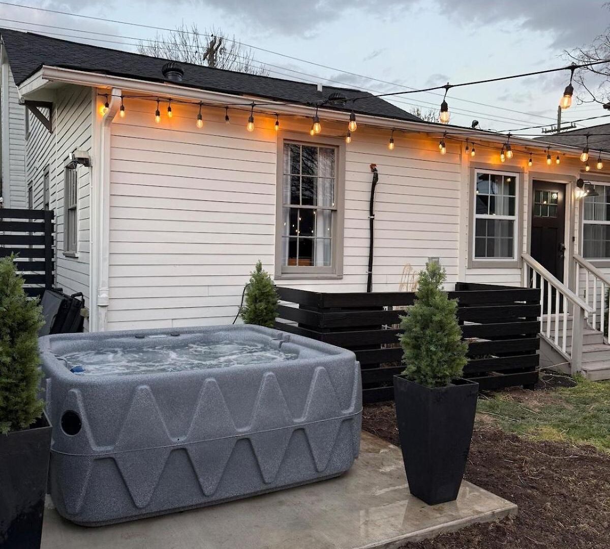 Holiday home Speakeasy. East Nash. Hot Tub. Mins To Broadway *