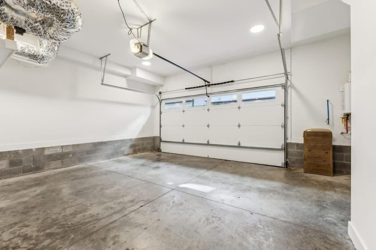 The Velvet Spur - Rooftop Retreat Near Germantown Holiday home *