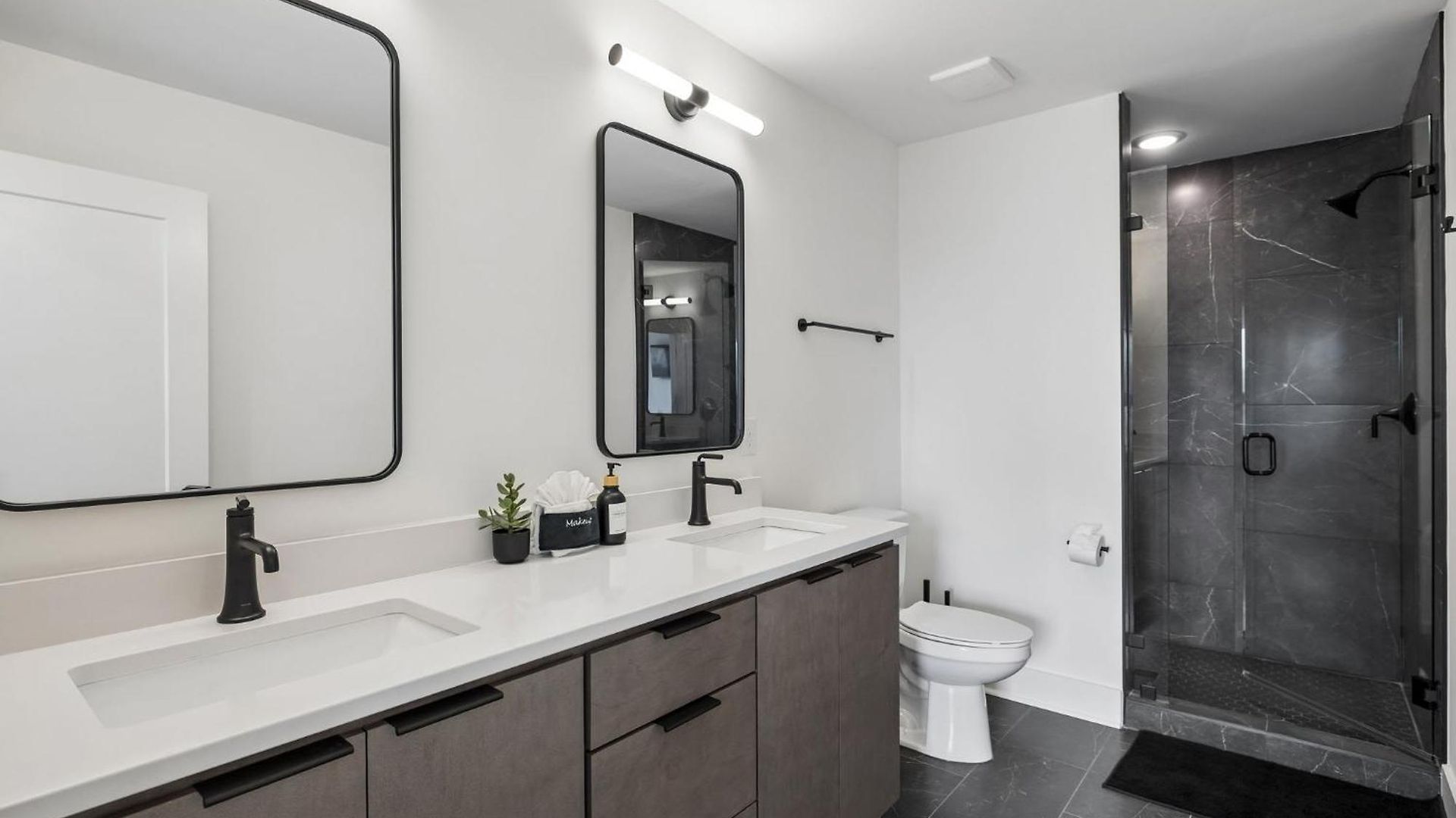 Sleek Trio Townhomes 9br 3 Hot Tubs Holiday home *