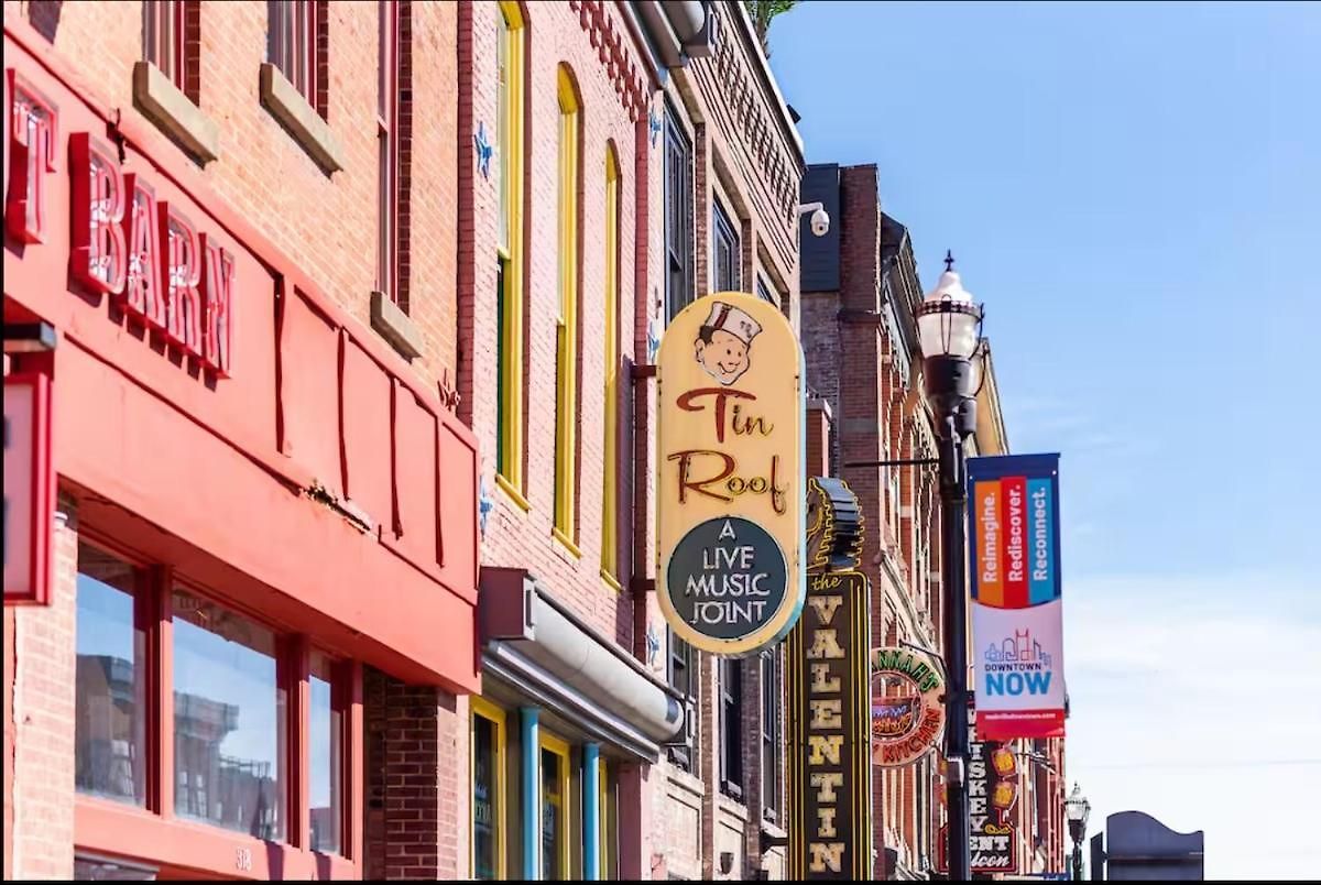 Old School Cool 3br Minutes To Downtown Nashville