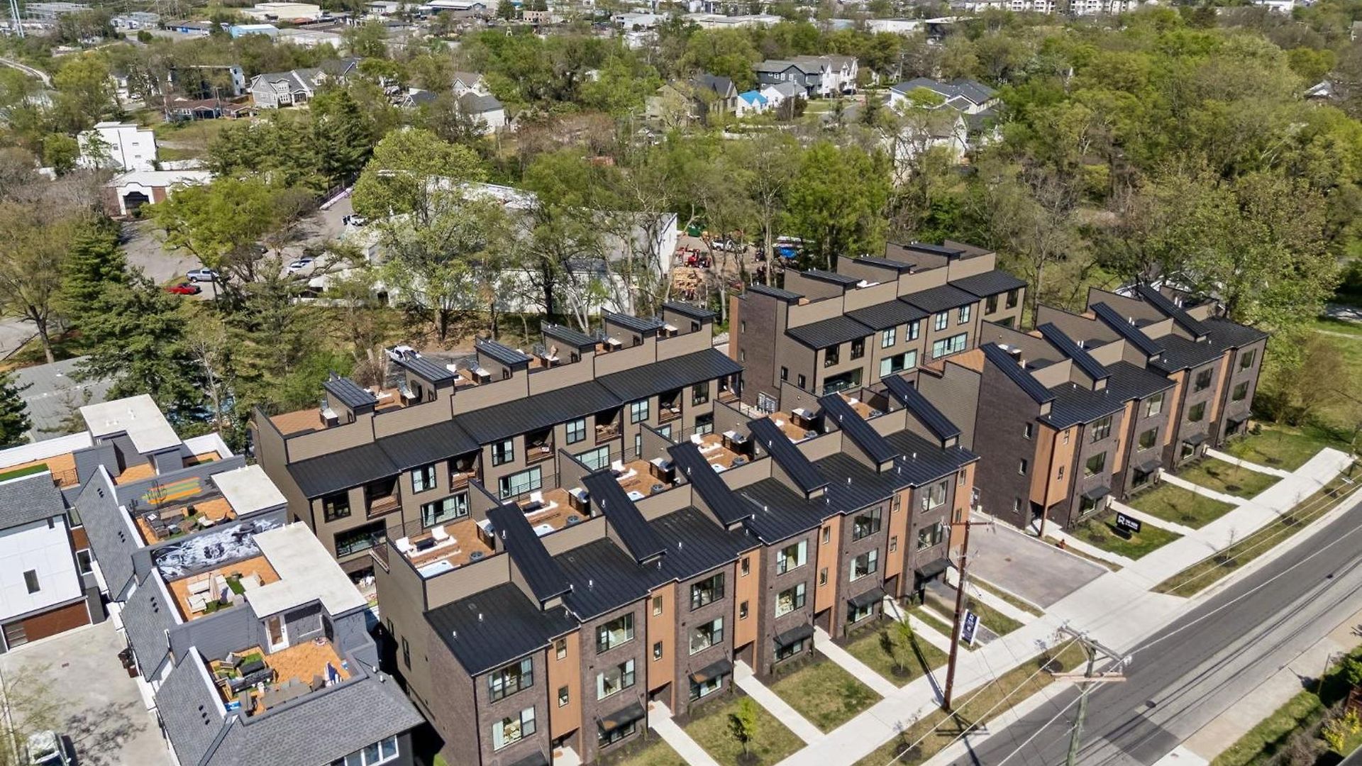 Combined Twin Townhomes 6br Hot Tubs *