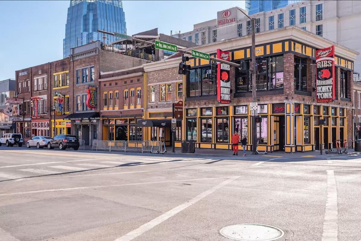 Old School Cool 3br Minutes To Downtown Holiday home