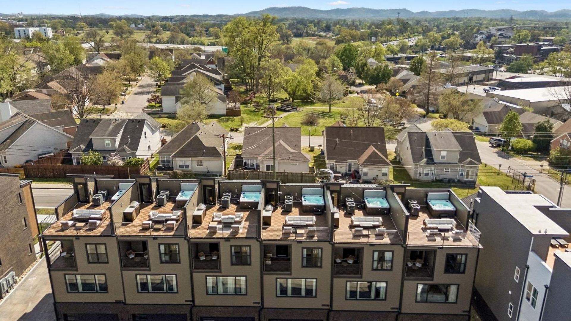 Sleek Trio Townhomes 9br 3 Hot Tubs