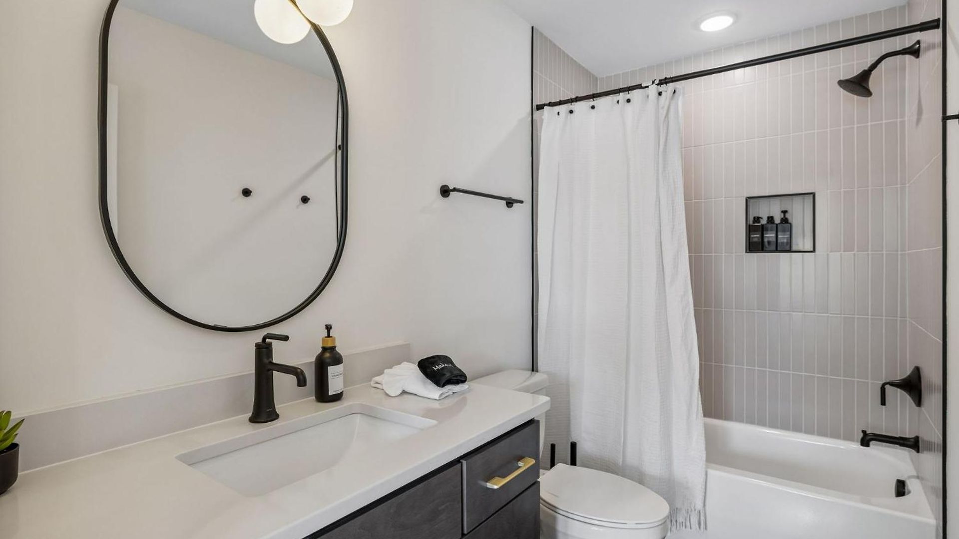 Combined Twin Townhomes 6br Hot Tubs Holiday home Nashville