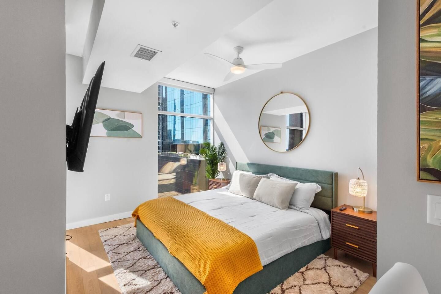 Luxury Pool, Gym & Lounge + Free Parking Nashville