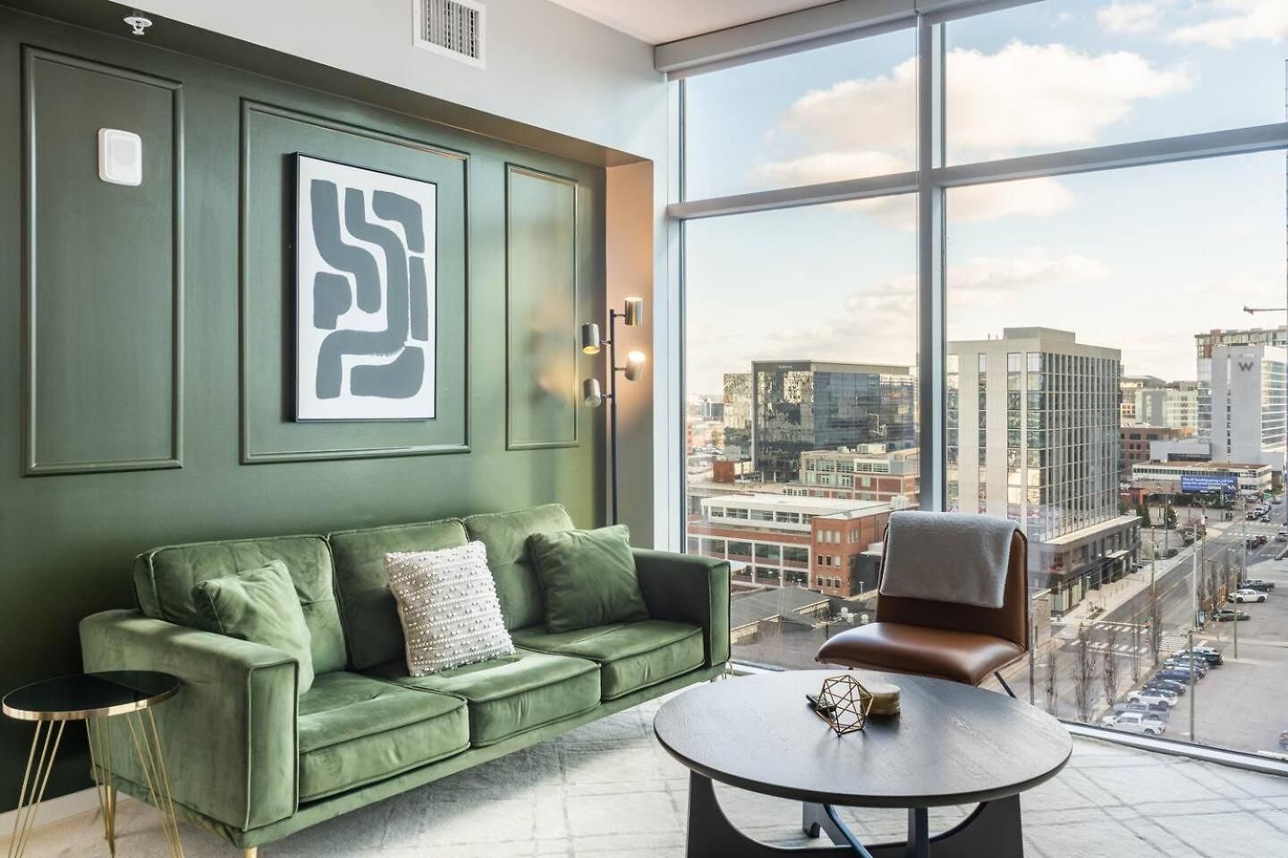 Luxury Gulch Skyline Views, Pool, Parking Apartment *