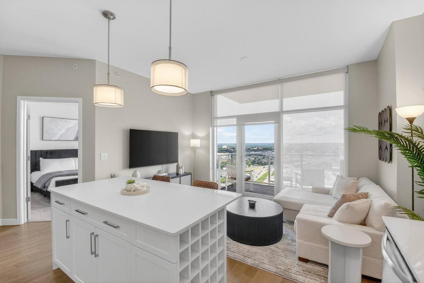 Broadway Views Lux Gulch Condo+ Private Balcony