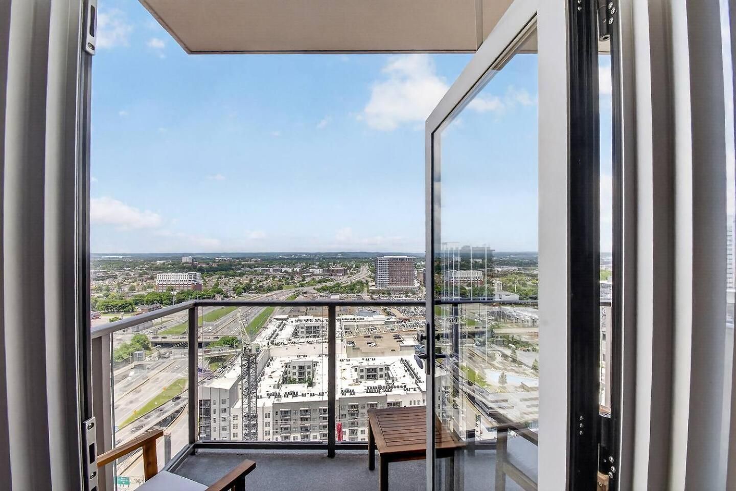 Broadway Views Lux Gulch Condo+ Private Balcony Apartment *