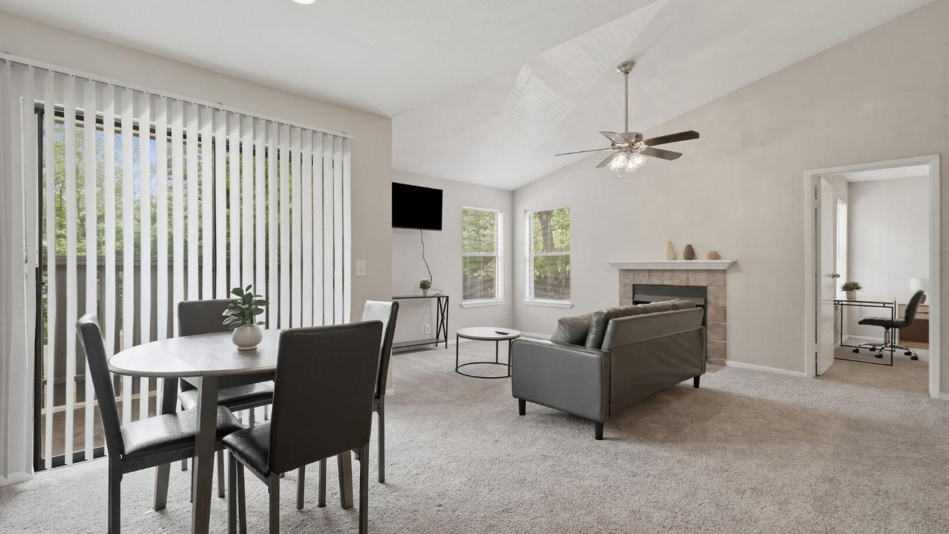 Cozy Retreat Near Airport & Hotspots Apartment *