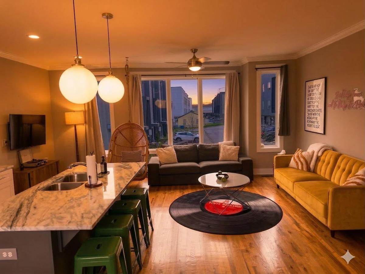 Apartment Rooftop Skyline View-close To Broadway-sleeps 8 Nashville