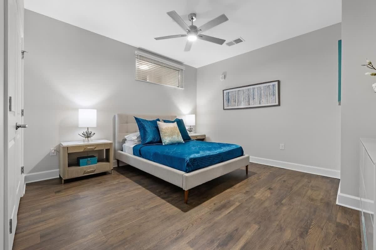 Spacious 2br N Gulch Walk To Broadway & Rooftops Apartment Nashville