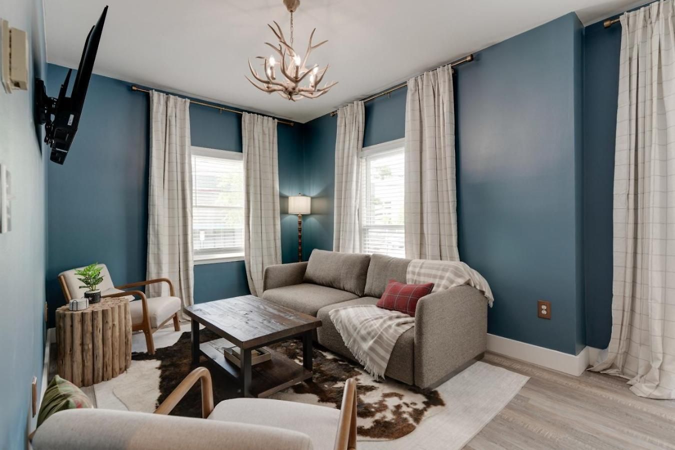 Apartment Game Day Getaway, Vols-themed Near Vanderbilt