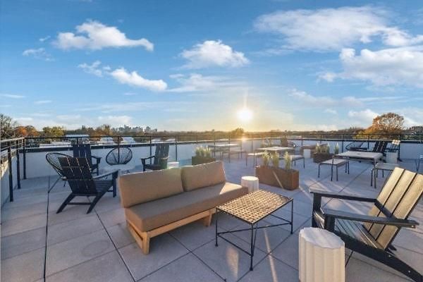 Apartment Cowboys And Angels - Sky Deck And Parking - East *