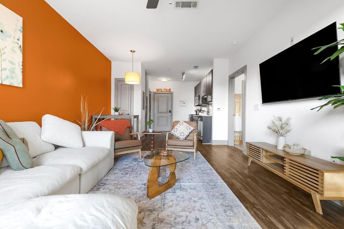 Apartment Midtown - 5 Min To Broadway - Free Secured Parking - Pool *