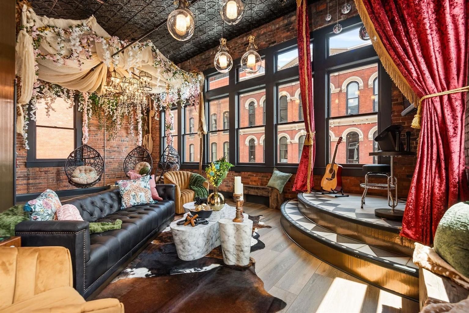 The Songbird-luxury Penthouse Steps To Broadway