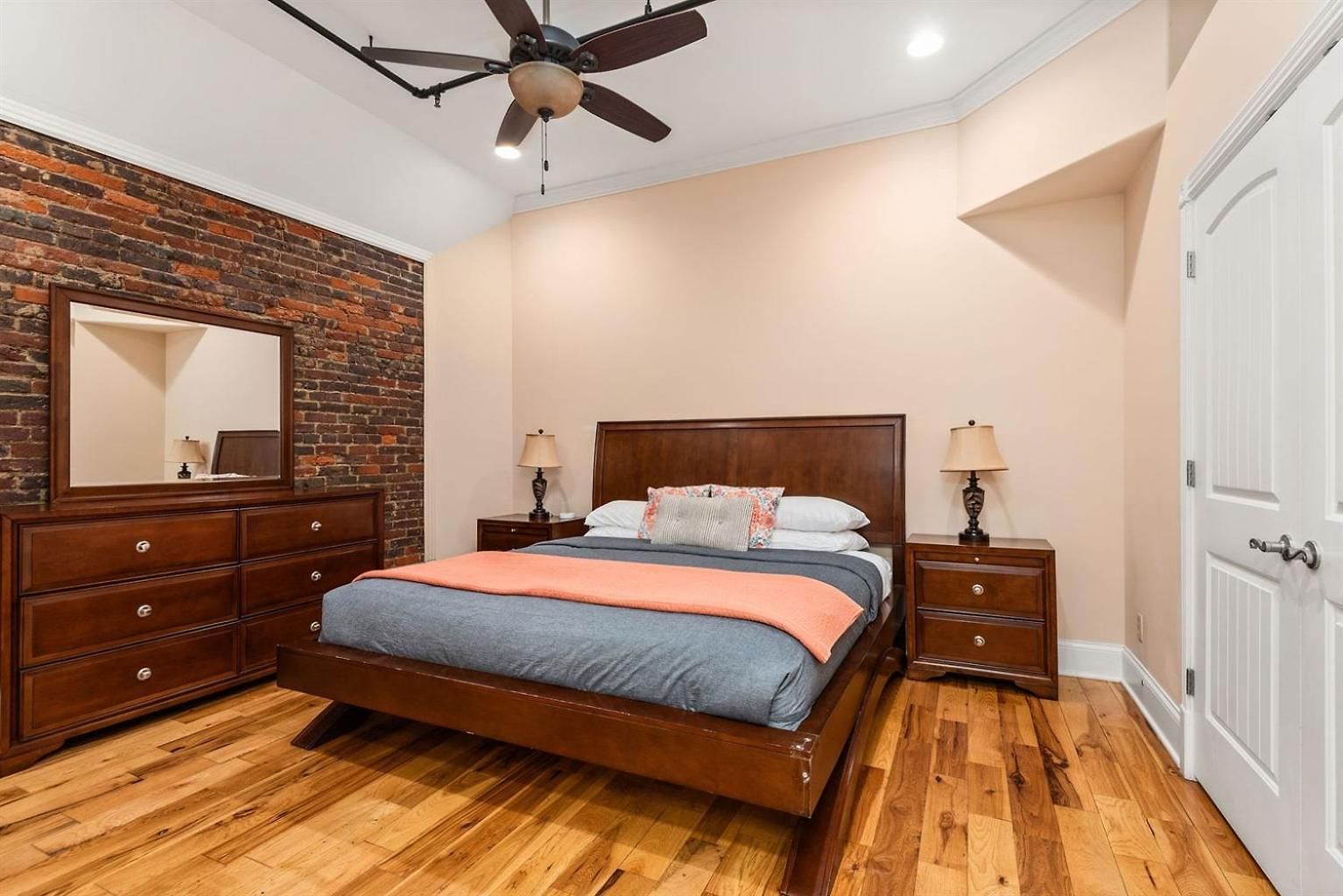 Holiday home The Johnny Cash Dual Downtown At Printer's Alley & Steps To Broadway *