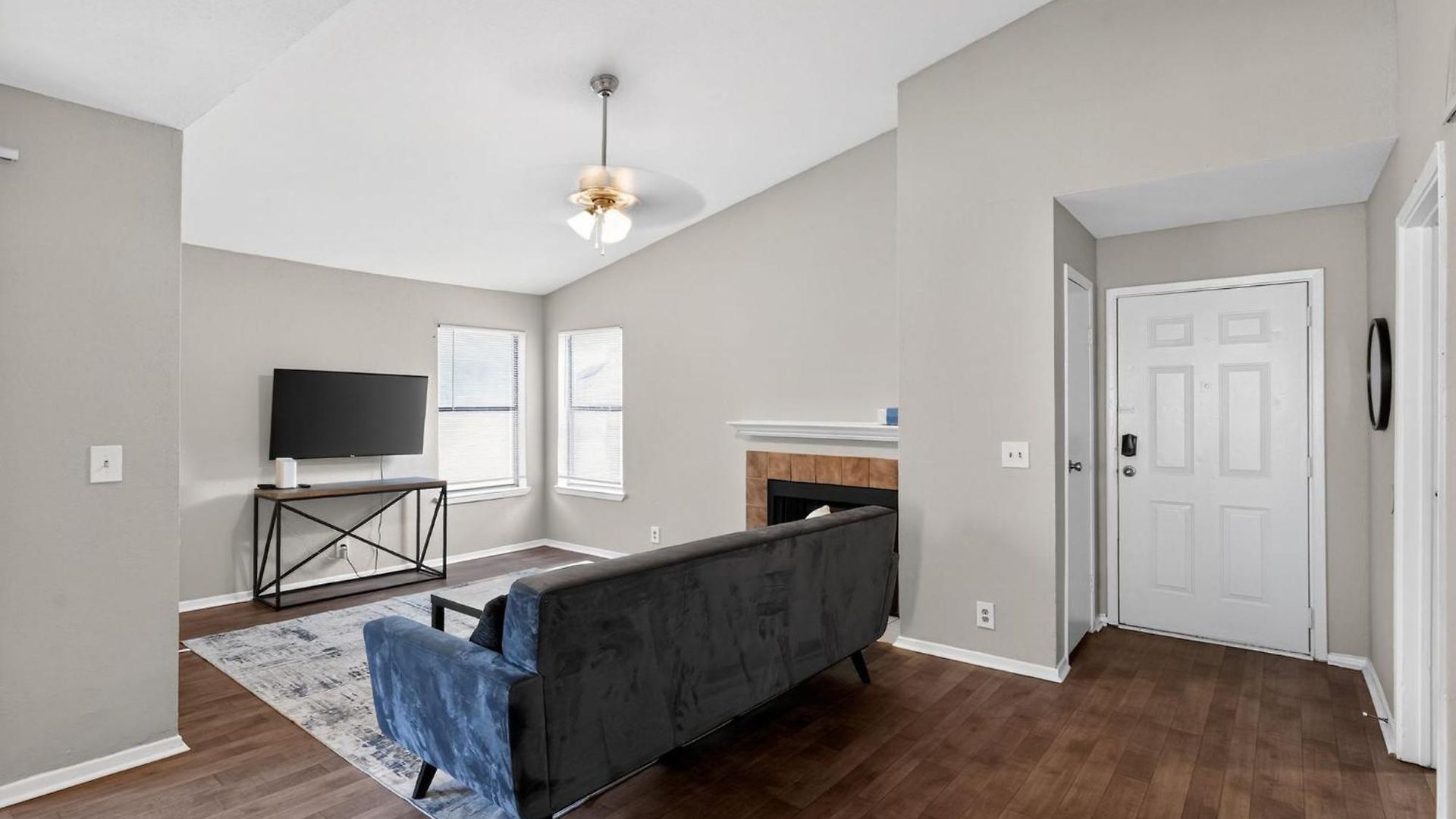 Perfect Base Near Everything Need Apartment *