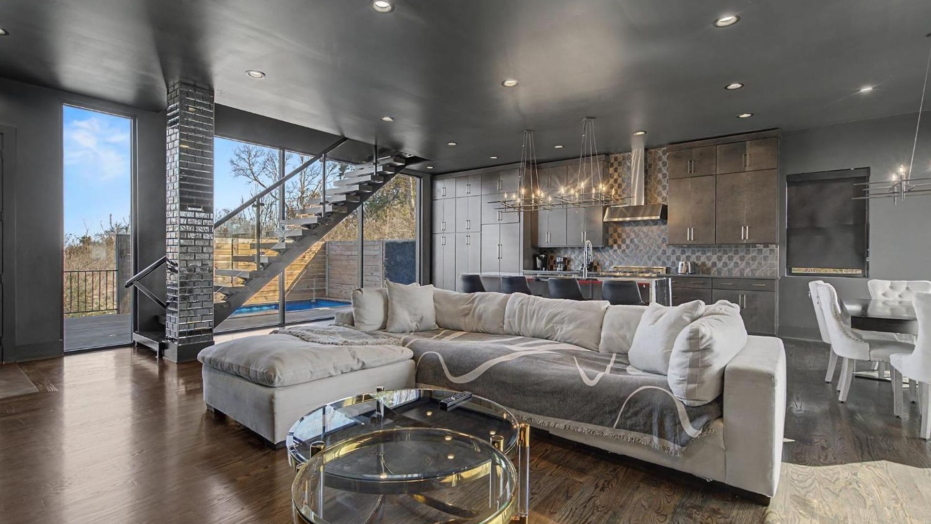 Modern Oasis Downtown Skyline View Prime * Nashville