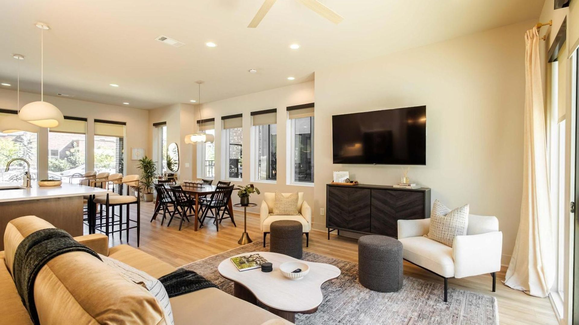 Apartment Noa | Pool, Sauna, & Rooftop Views Nashville