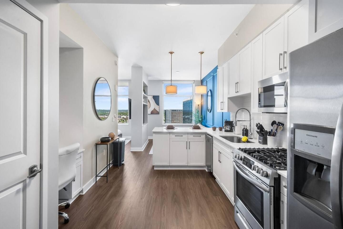 Apartment Music For 2 Gulch, Pool & Whole Foods