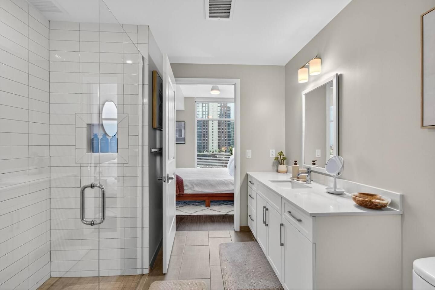 Apartment Gulch Gem Pool, Walkable + Parking *