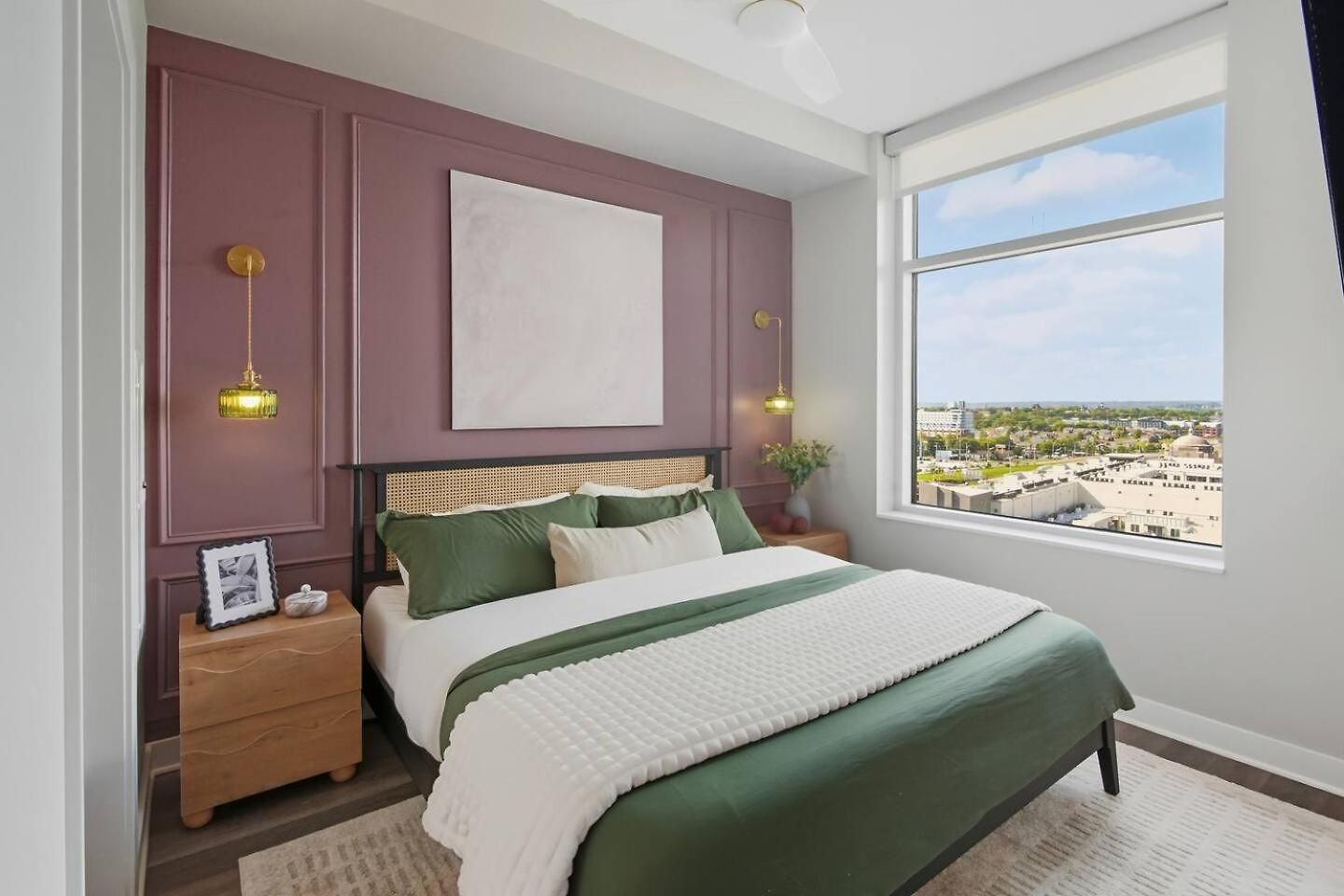 Luxury Pool, Gym, Views + Free Parking Apartment *