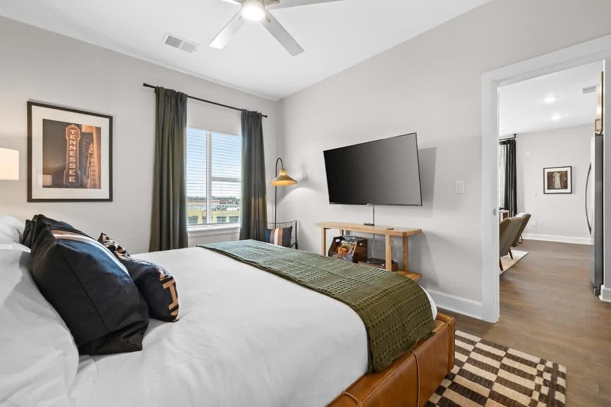 Modern 2br W 2 King Beds Near Broadway Apartment