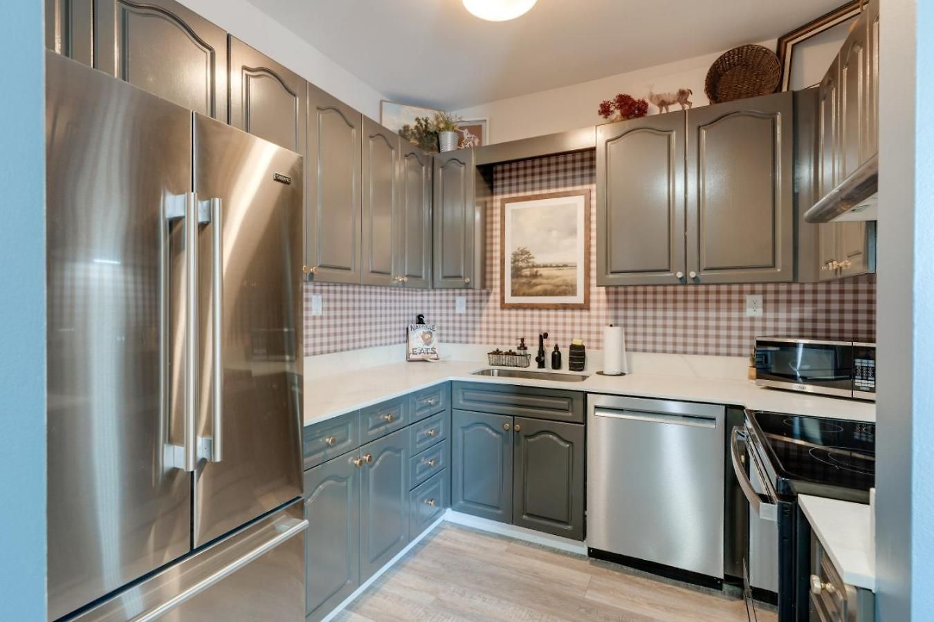 Apartment Game Day Getaway, Vols-themed Near Vanderbilt *